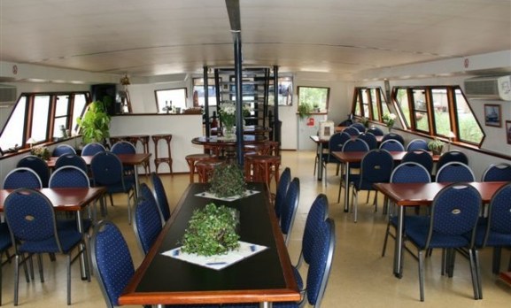 Suasana di dalam kapal