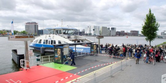 foto 14 veerpont het IJ Amsterdam. Pic is courtesy of Metronieuws
