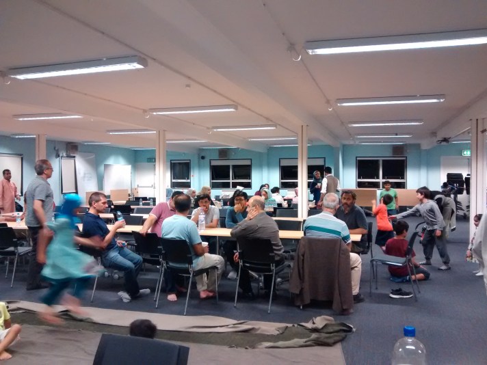 Foto 42 Suasana family iftar di RHUL, anak-anak berlarian tak terkendali