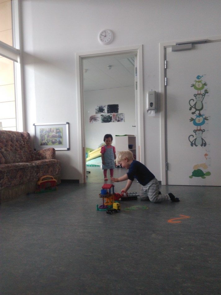 5) Bermain di vuggestue